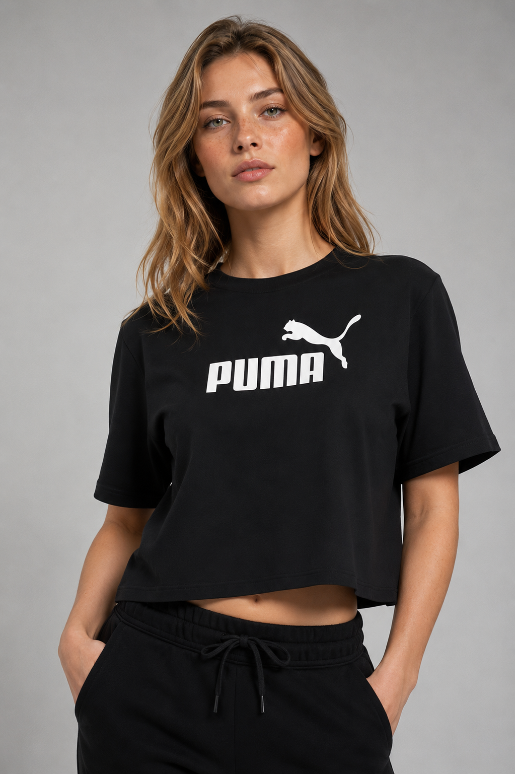 CAMISETA CROPPED ESS NO. 1 LOGO RELAXED FEMININA PRETO - PUMA