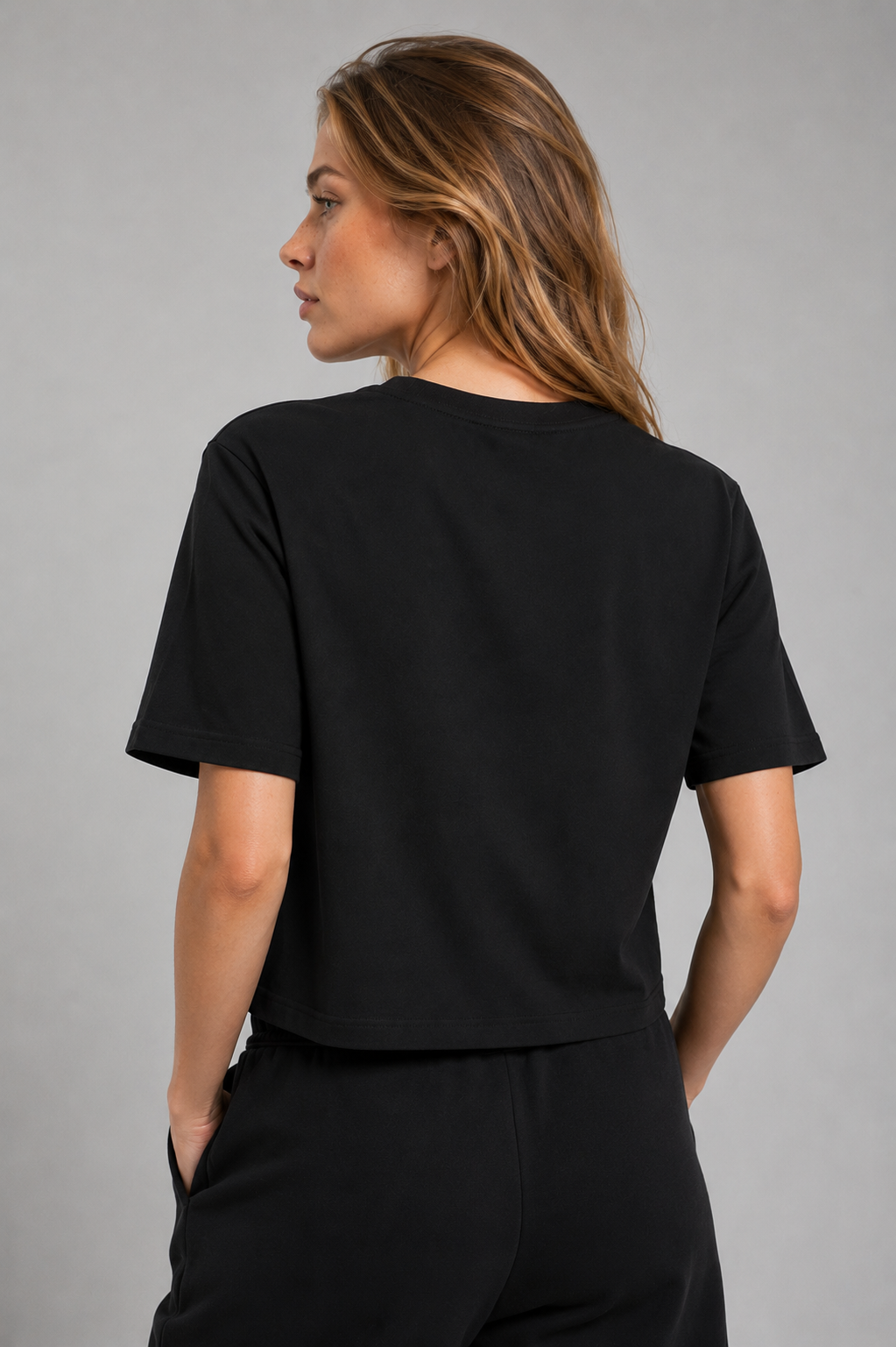 CAMISETA CROPPED ESS NO. 1 LOGO RELAXED FEMININA PRETO - PUMA