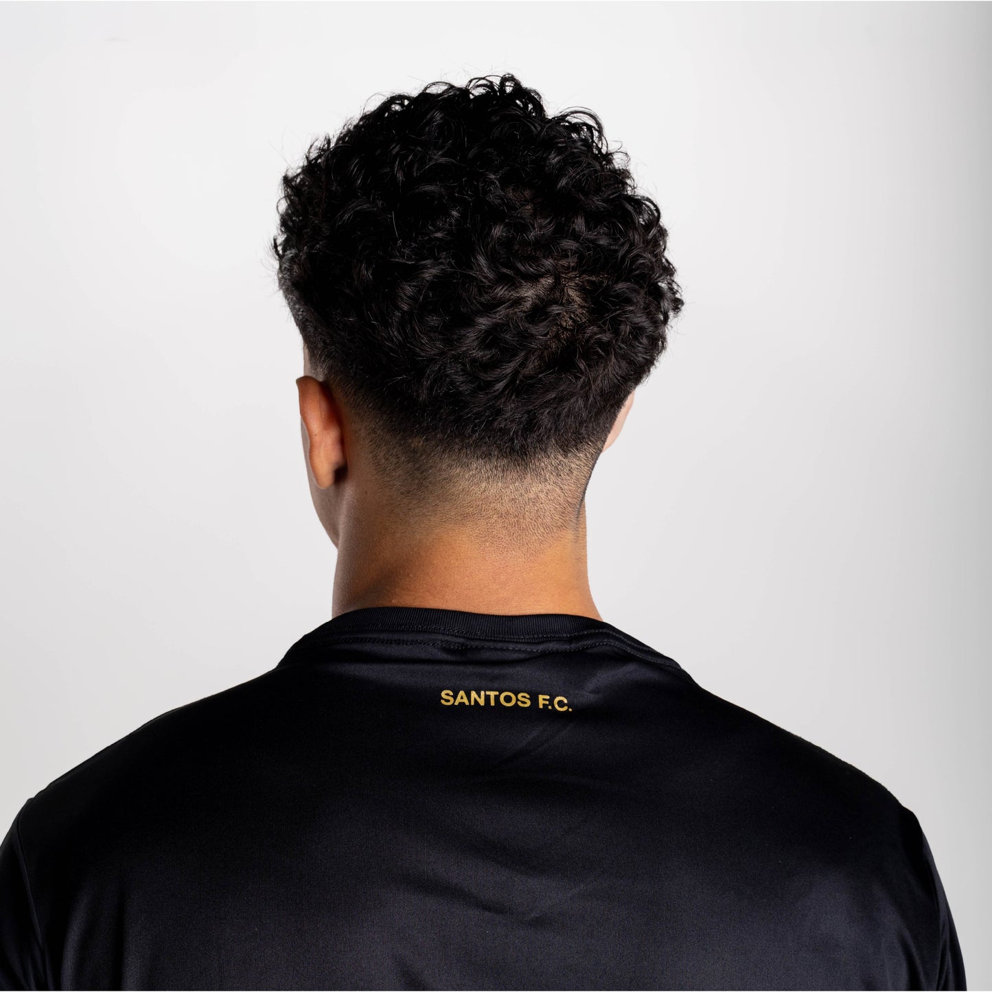 SANTOS - CAMISETA TORCEDOR - PARROT - PRETA C/  DOURADO